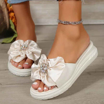 Pantuflas con detalle de lazo de strass