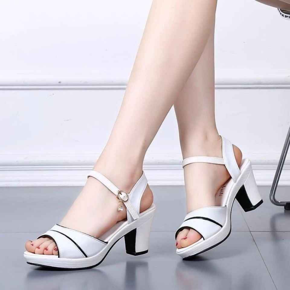 Sandalias bohemias de verano con diseño boca de pez