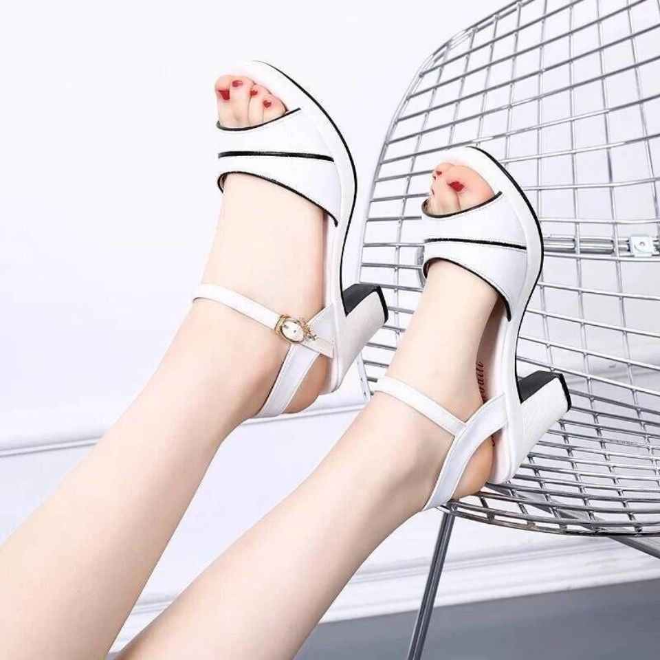 Sandalias bohemias de verano con diseño boca de pez